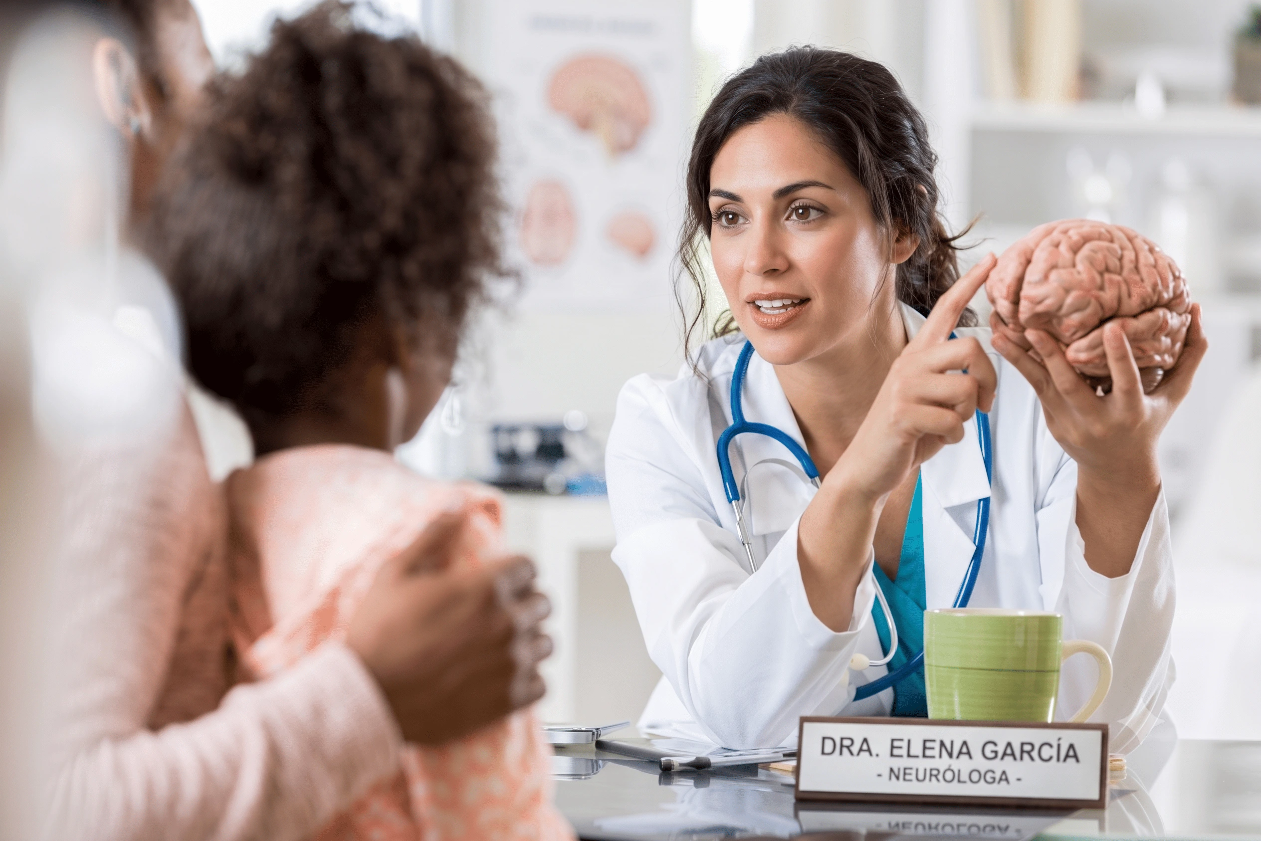 Equipo médico definiendo un plan de atención personalizado